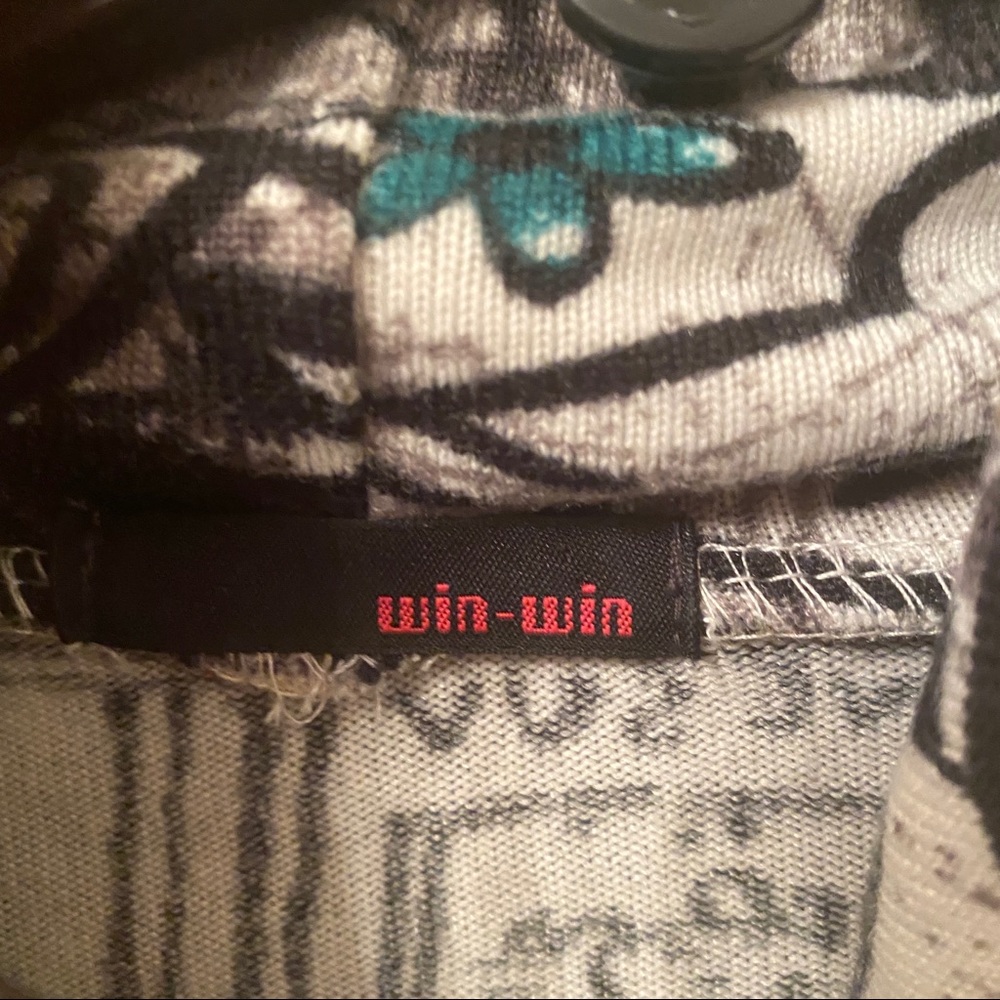 WIN WIN‎ - Picture 3 of 3